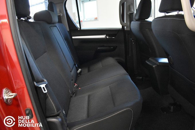 TOYOTA Hilux 2.8 D 4WD 4 porte Double Cab Lounge